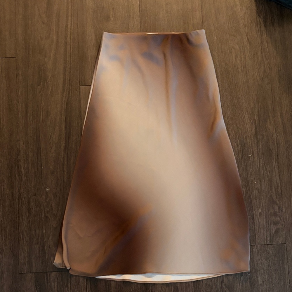 Aritzia Babaton Slip Satin Midi Skirt in an ombré size 0